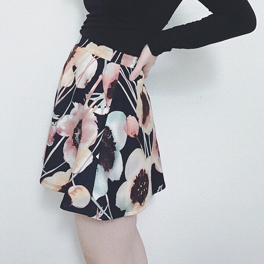 NWT navy/orange floral mini skater skirt - Picture 2 of 6